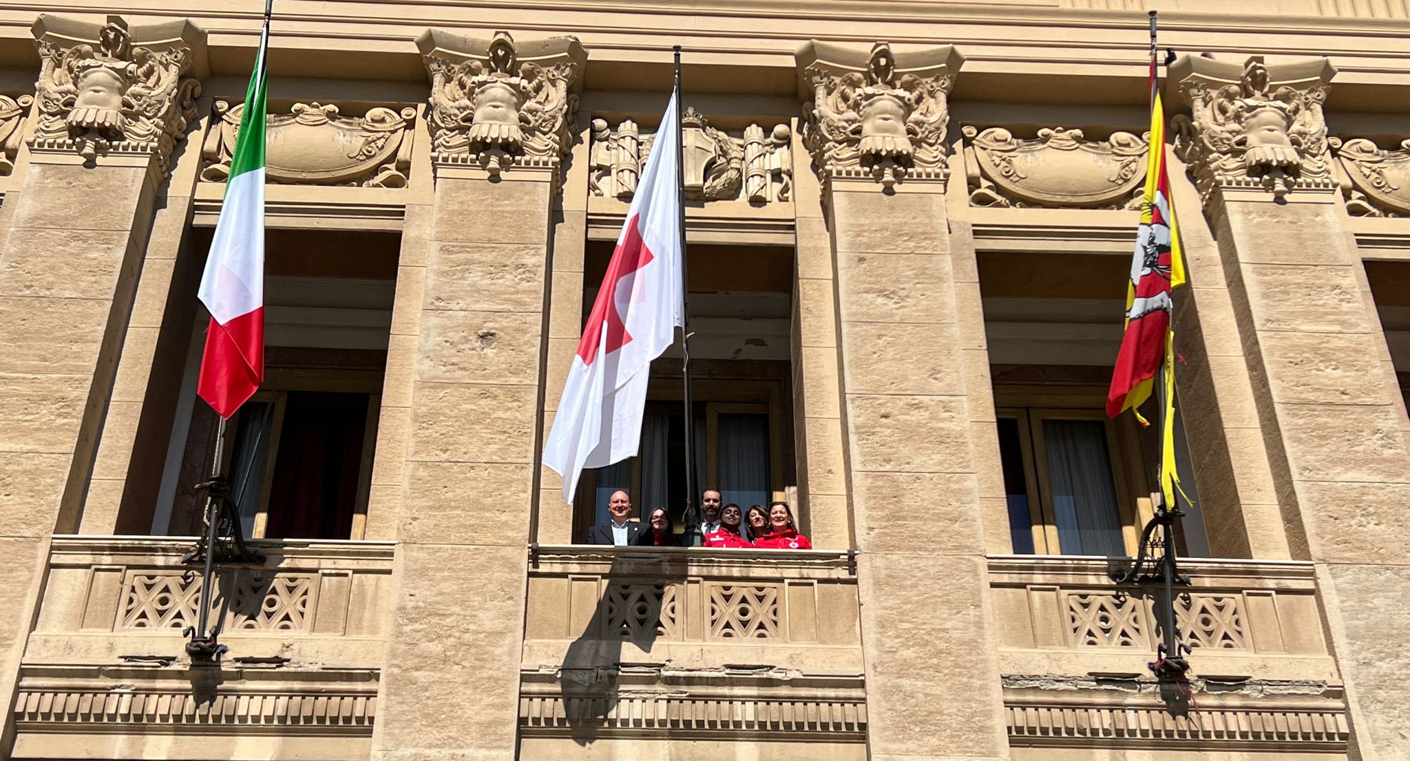 Settimana mondiale della Croce Rossa e Mezzaluna Rossa: consegnata la bandiera al sindaco di Messina