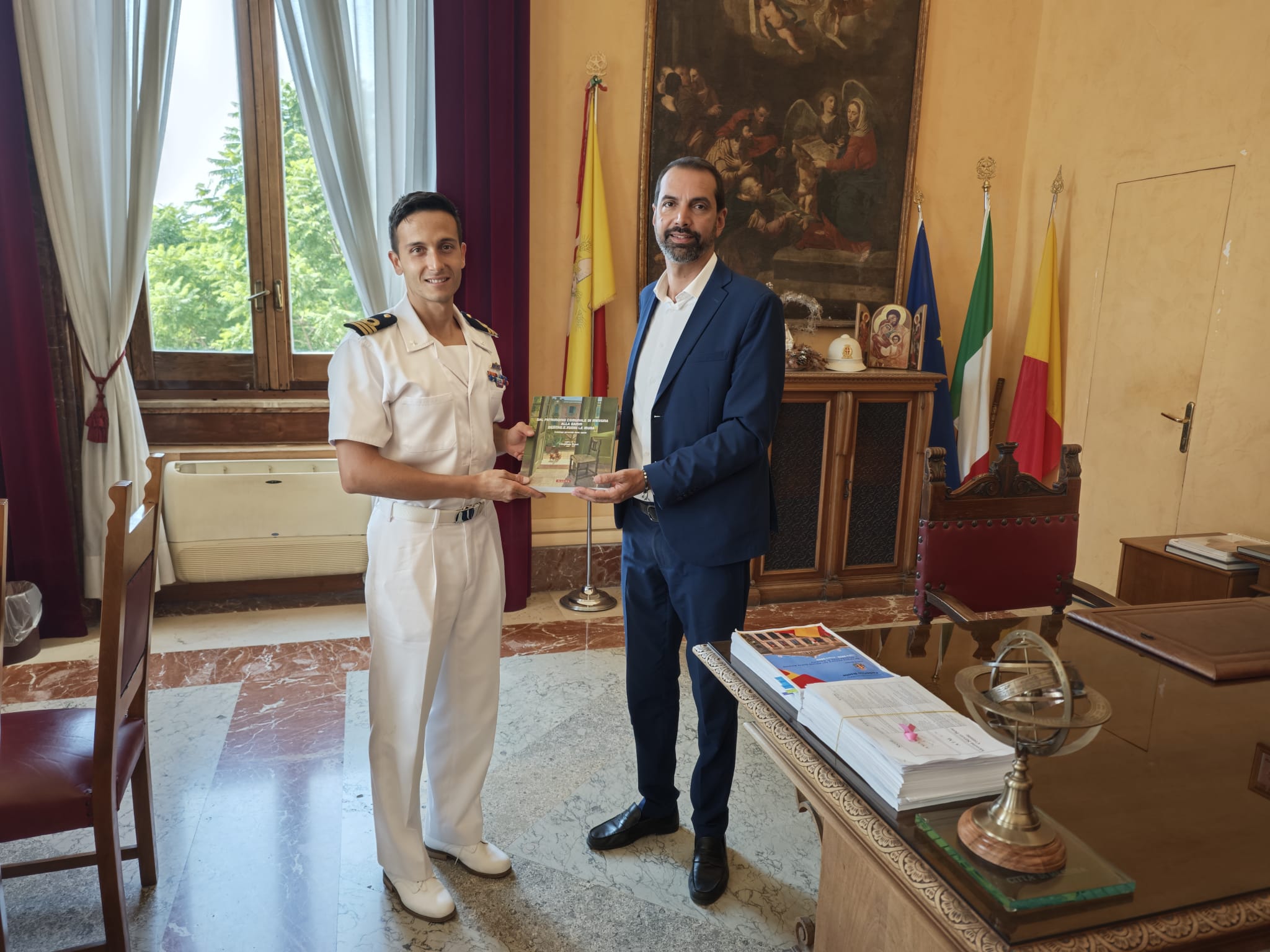 Ricevuto a palazzo Zanca in visita di commiato il Tenente di Vascello Bozzo Comandante della nave Spica 