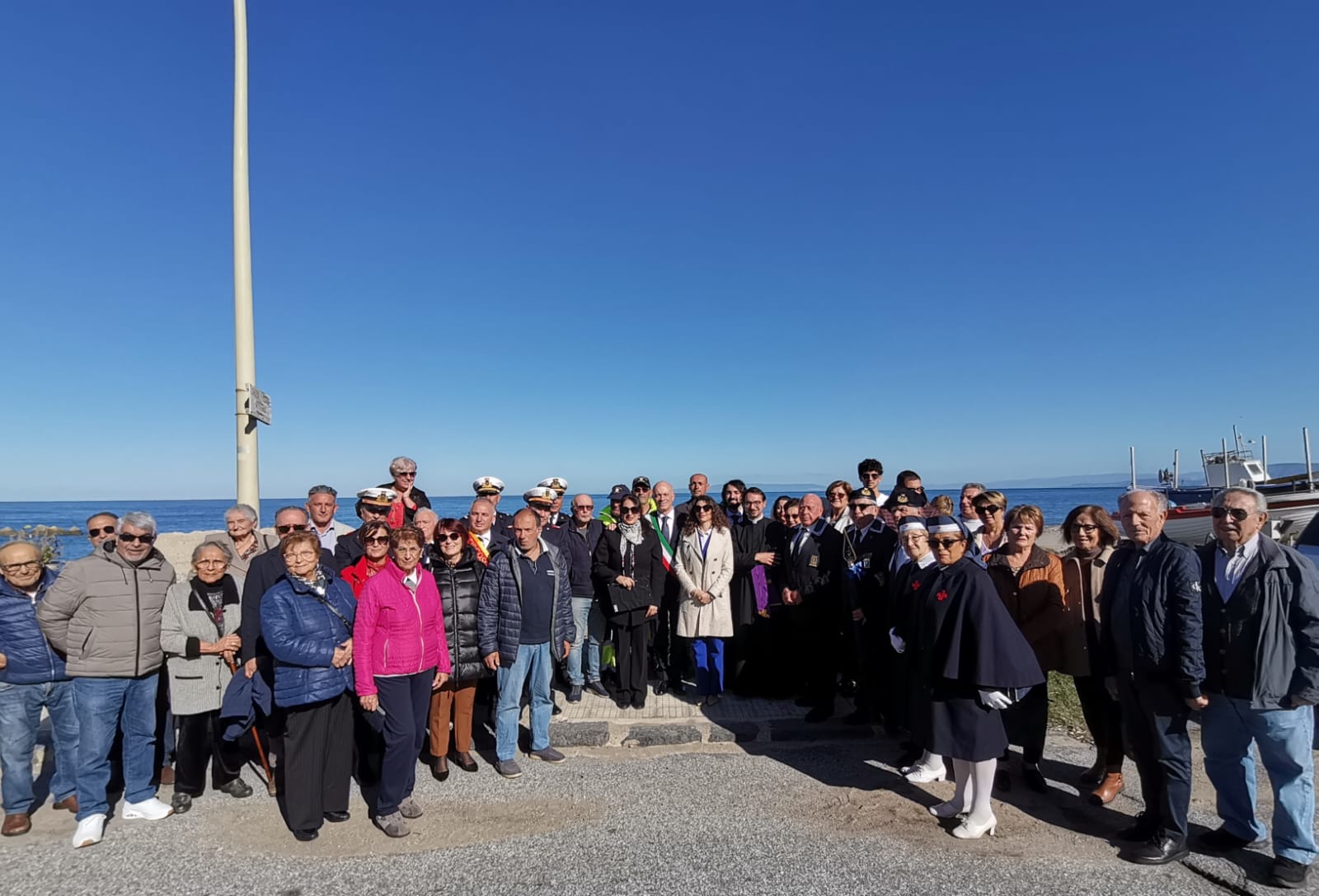 Cerimonia di commemorazione ai caduti al monumento di Acqualadroni