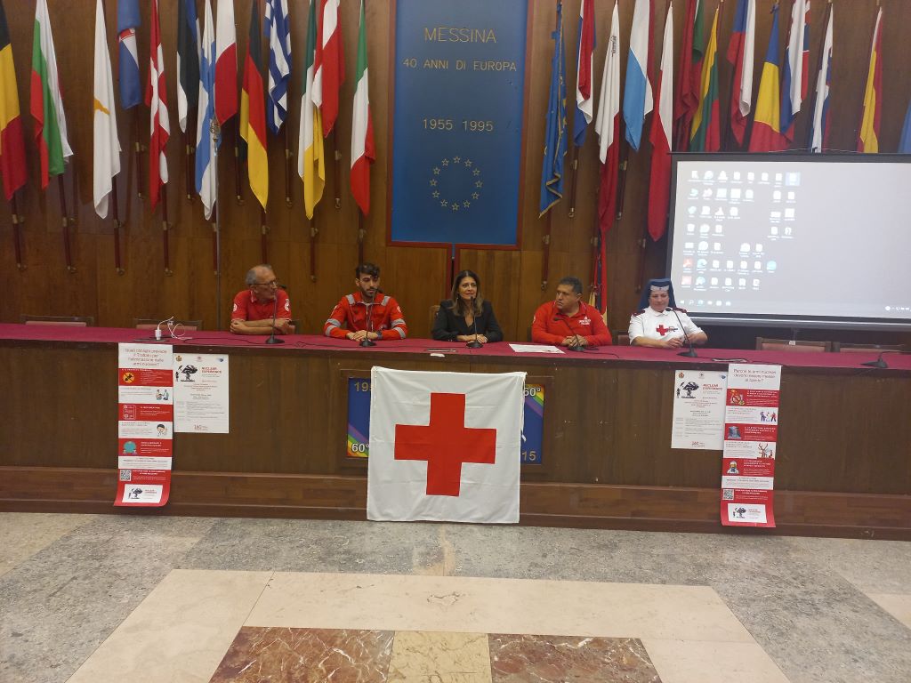 "Nuclear Experience – Croce Rossa Italiana per il disarmo nucleare": oggi convegno a palazzo Zanca e palazzo municipale illuminato di rosso