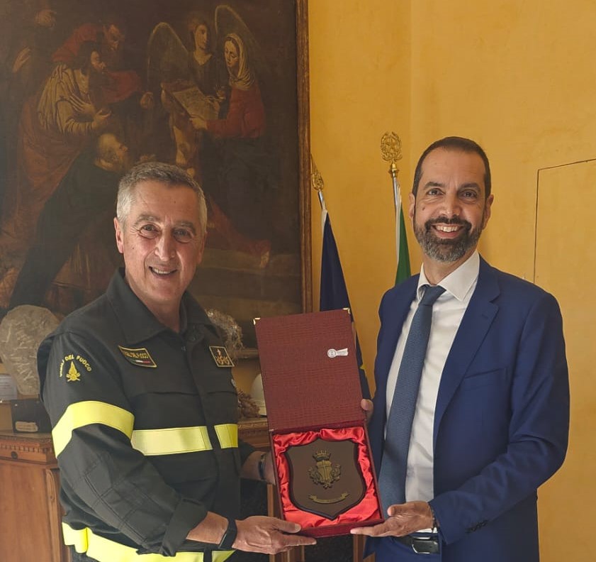 Visita di commiato a palazzo Zanca del Comandante provinciale dei Vigili del Fuoco Iracà 