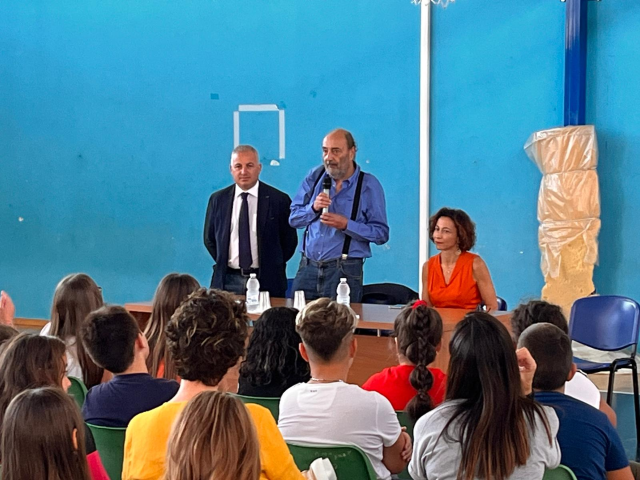 "Le istituzioni incontrano la scuola": l’Assessore alla Pubblica istruzione in visita all’Istituto “Evemero da Messina”
