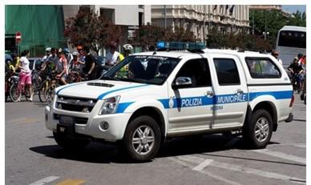 Intensificati i controlli del Corpo di Polizia Municipale sulle modalità di sosta irregolari sulla pista ciclabile