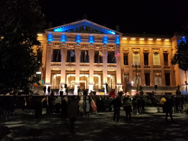Messina. Palazzo Zanca illuminato con i colori dell’Ucraina